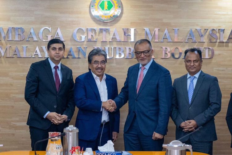 সরকারি পৃষ্ঠপোষকতায় পরিশোধিত পাম ওয়েল চায় বাংলাদেশ, বিবেচনার আশ্বাস মালয়েশিয়ার